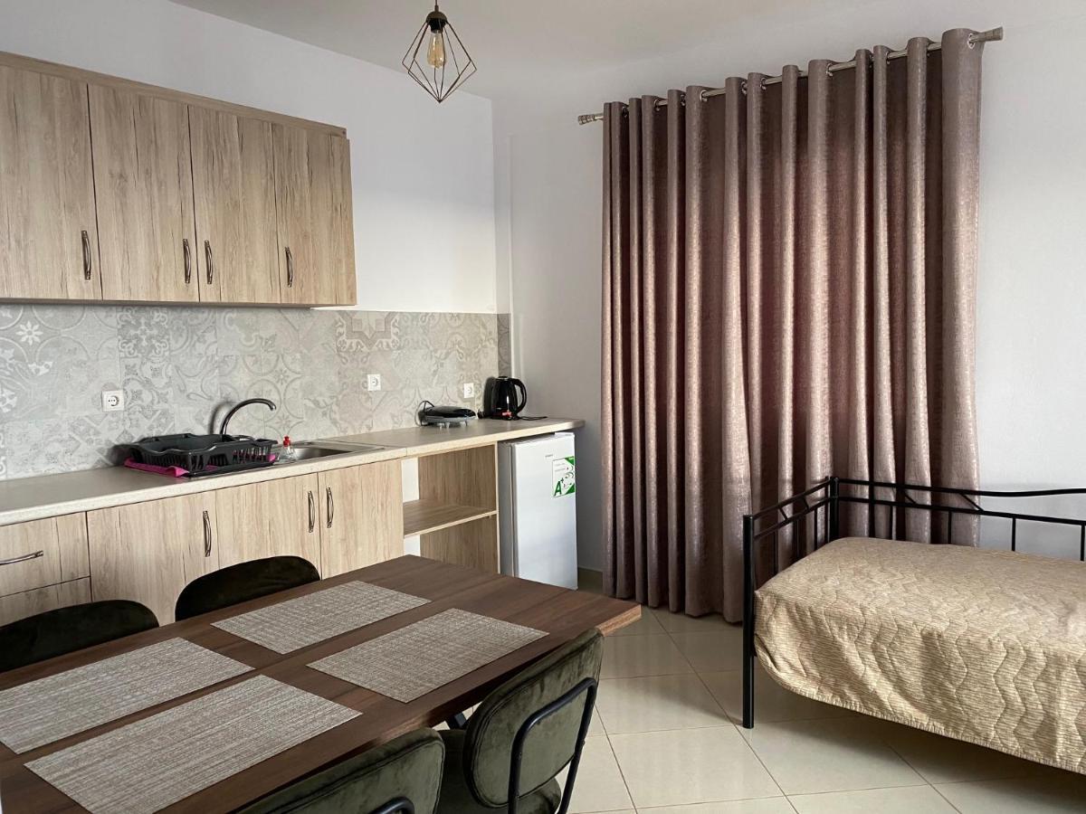 Mediterranean Apartments Himare Ngoại thất bức ảnh